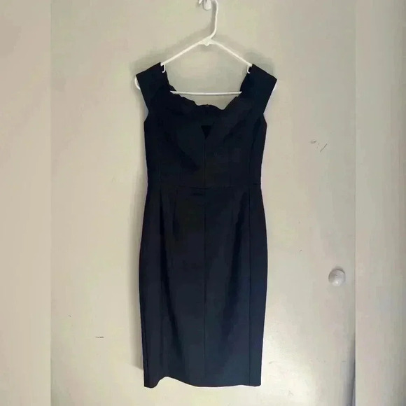 Black Halo Black Riya Off-The-Shoulder Stretch-Scuba Sheath Dress - Picture 3 of 7